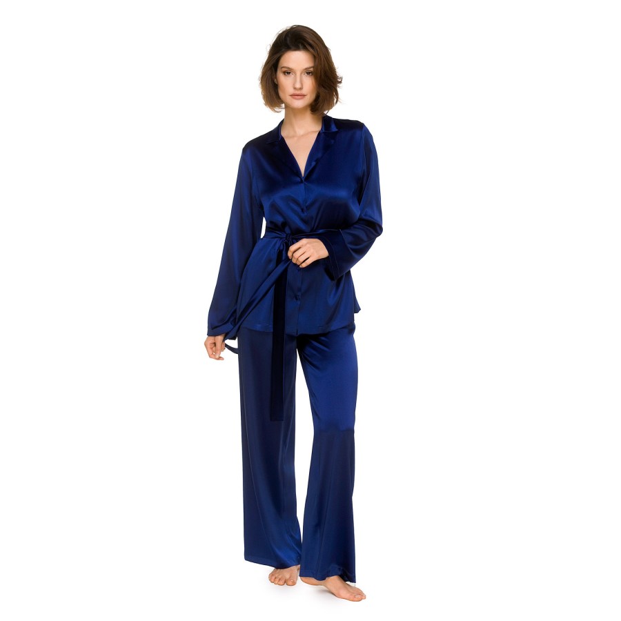 Pijama de seda negro y azul corte amplio vista frontal
